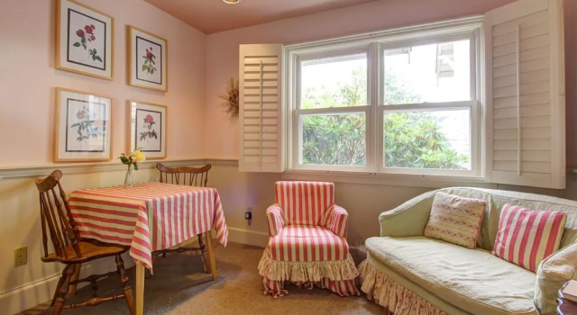 Коттедж c 1 комнатой с видом на сад Country Cottage of Langley