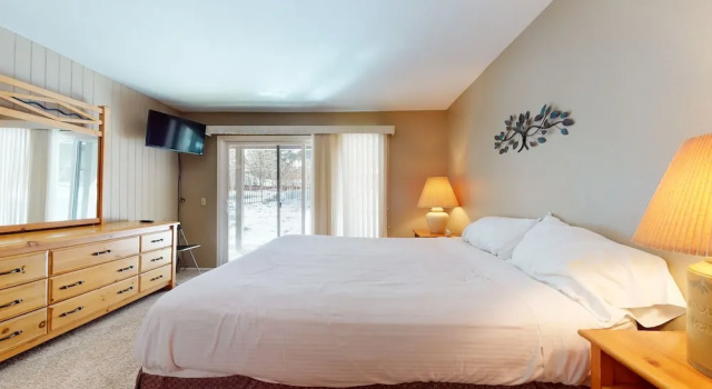 Chateau de Montagne 15 On The Shuttle Route, Walk to Shopping Center, Washer Dryer by RedAwning