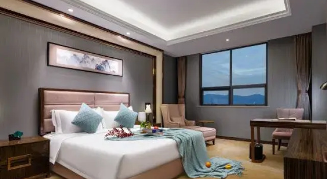 Люкс Executive Chengkong Carrey International Hotel (Jingmen Railway Station Jingchu University of Technology)
