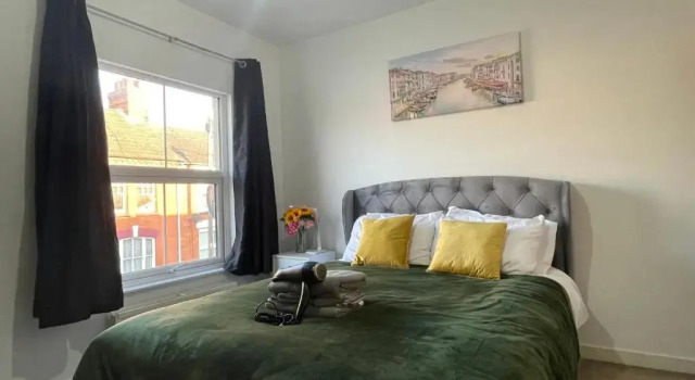 Cosy Home - 3 Bedroom 2 Bathroom - Free Parking, Fast Wifi and Smart TV Central Location
