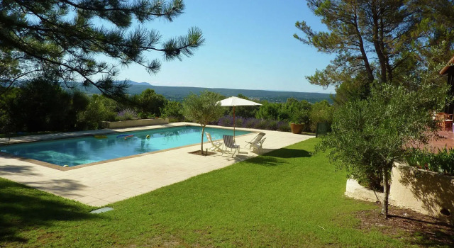 Villa with large pool & unique view within walking distance of baker