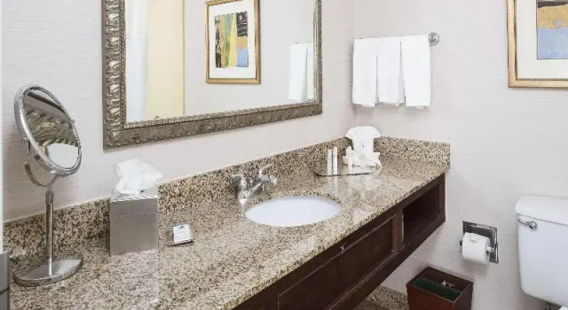 Люкс с 2 комнатами DoubleTree by Hilton Boston-Milford