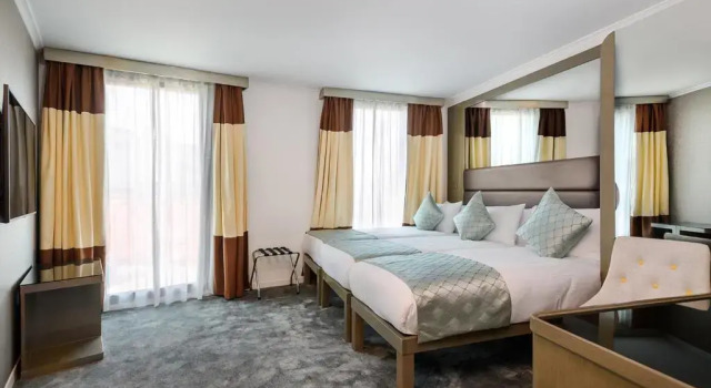 Трёхместный номер Standard Atrium Hotel Heathrow