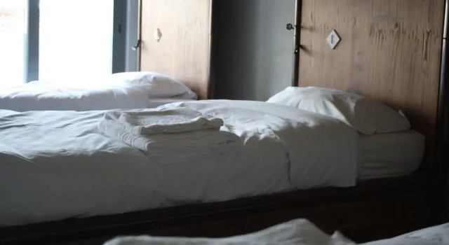 Кровать в общем номере (мужской номер) N1 Hostel Apartments and Suites
