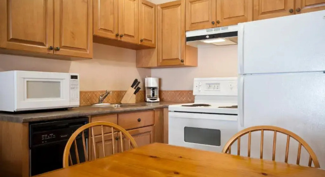 Четырёхместный люкс Premium c 1 комнатой Sundance Lodge