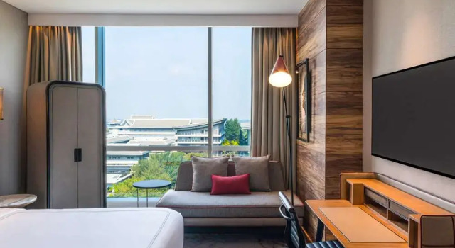Номер Executive Swissôtel Jakarta PIK Avenue