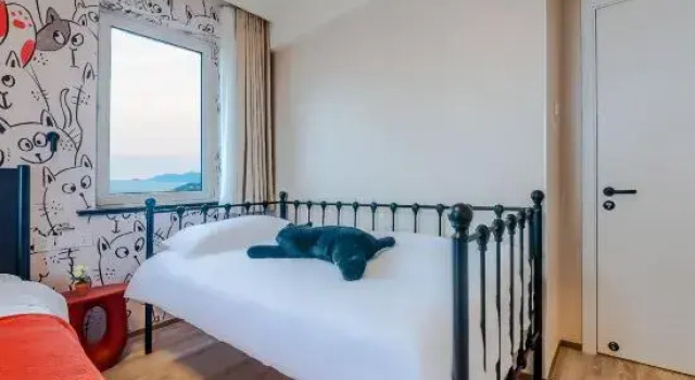 Трёхместный семейный люкс с 2 комнатами с балконом и с видом на море Miomi Homestay