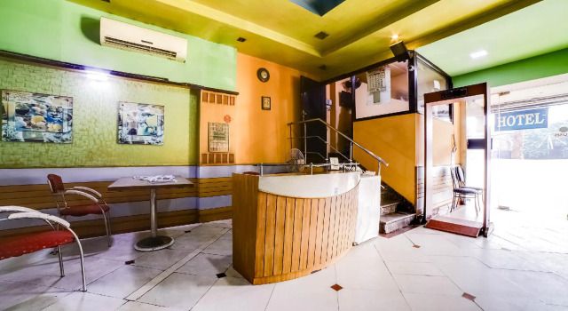 OYO 68163 Hotel Chandrika Inn, Забронировать Отель Отели Нью-Дели с парковкой, Парковка