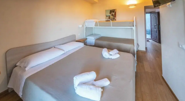 Camera in accogliente B&B ad Albidona, Book Bed and Breakfast Albidona Calabria