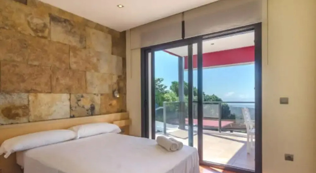 HomeHolidaysRentals Panoramic - Costa Barcelona, Rezervați Vilă Santa Susanna 