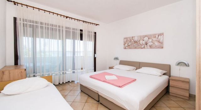 Апартаменты с балконом Apartments Crljenko