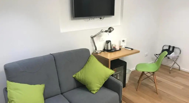 Полулюкс Deluxe Kalamonjo Suite&Rooms