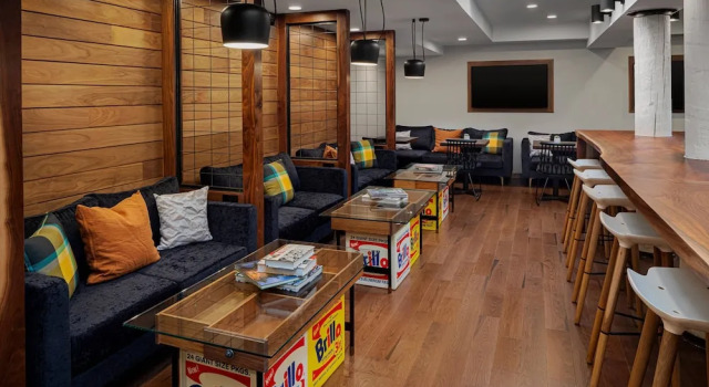 Четырёхместный клубный номер Standard Renaissance Minneapolis Bloomington Hotel