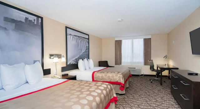 Двухместный номер Deluxe Ramada By Wyndham Niagara Falls near the Falls