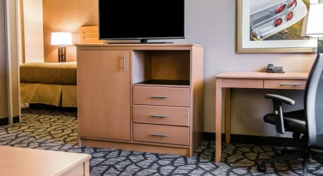 Люкс Quality Inn & Suites Warren - Detroit