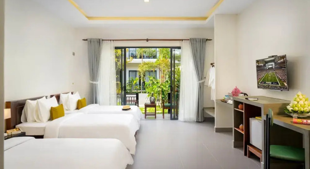 Семейный люкс с балконом и с видом на бассейн Resort D' Popular