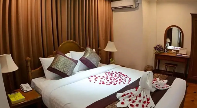 Люкс Golden Butterfly Hotel