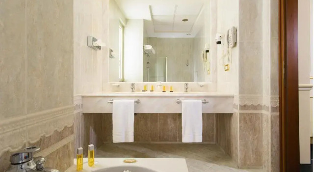 Трёхместный номер Grand Hotel Vanvitelli