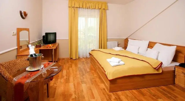 Nefelejcs Hotel, Book Hotel Zsórifürdő 