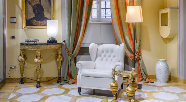 N.15 Santori Luxury Home, Забронировать Отель Отели Лукки с парковкой, рядом с Кафедральный собор Лукки, Парковка