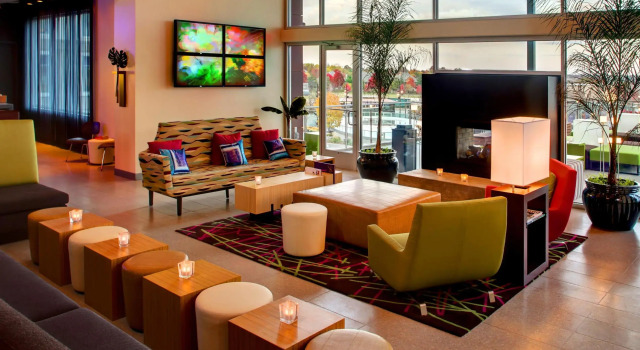 Кровать в общем номере Aloft Leawood-Overland Park