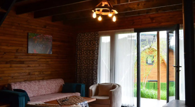 Бунгало Luxury с балконом и с видом на горы Bigoşa Bungalov
