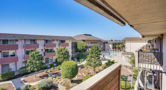 Апартаменты Steps to Csulb: Cozy Condo w/ Pool Access!