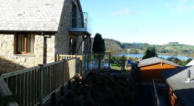 Апартаменты Redwood Lodge