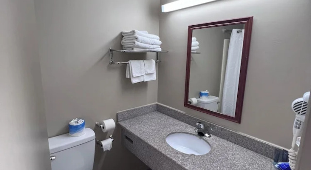 Номер Standard Rodeway Inn & Suites Hershey Chocolate Avenue