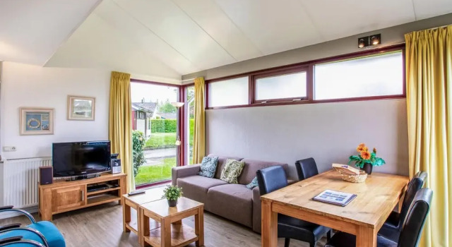 Amazing Home in Heinkenzand With Wifi and 2 Bedrooms, Book Hotel Goes 
