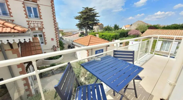Двухместный номер Standard с балконом Hôtel de charme & SPA Villa Cosare sur la promenade bord de plage 20m de la mer