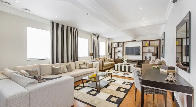 Люкс 130 Queens Gate Apartments