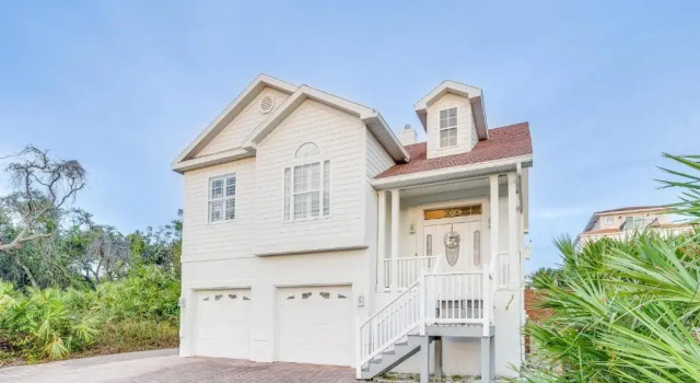 Коттедж 4BR house, 2 blocks from the beach