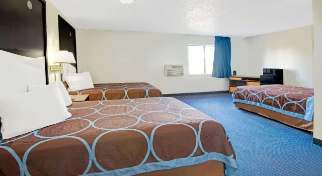 Шестиместный люкс Super 8 by Wyndham Las Cruces University Area
