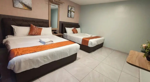 Четырёхместный номер Deluxe Hotel Mawar Inn