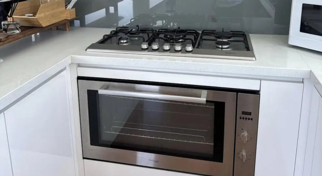Коттедж Luxurious 3-bedroom Townhouse in Charming Maidstone 7 KM TO CBD