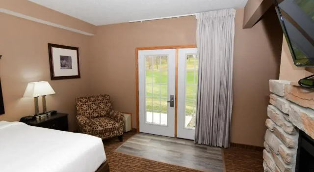 Люкс Cobblestone Inn & Suites - Denison | Majestic Hills