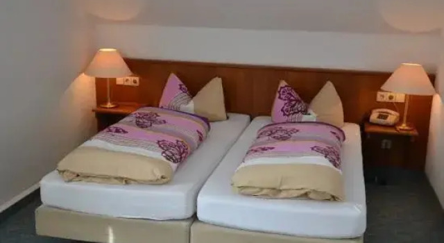 Hotel Kastanienhof, Rezervați Hotel Belgershain 