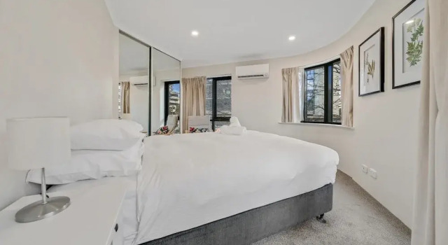 Апартаменты Central 2-bed Apartment With Pool, Gym and Spa