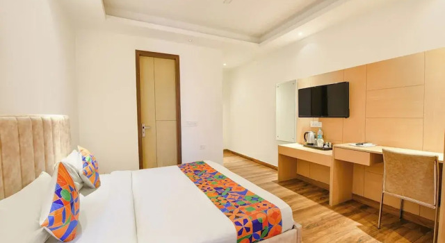 Номер Deluxe FabHotel The Prime Land - Huda City Centre Metro