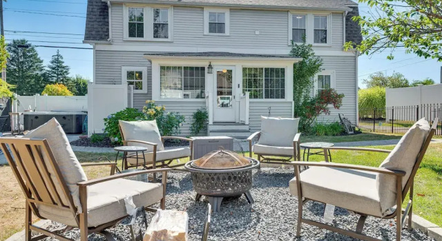 Коттедж Hot Tub & Fireplace: Coastal Getaway in Maine