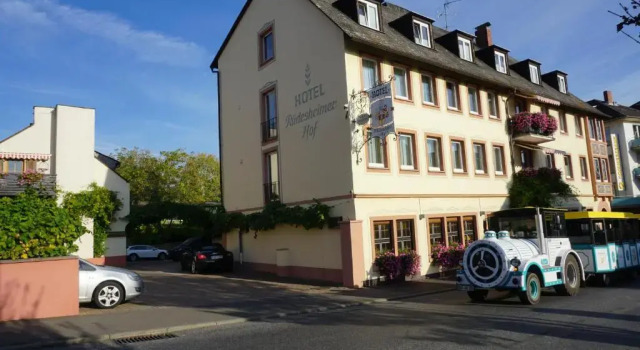 Трёхместный номер Standard Hotel Rüdesheimer Hof