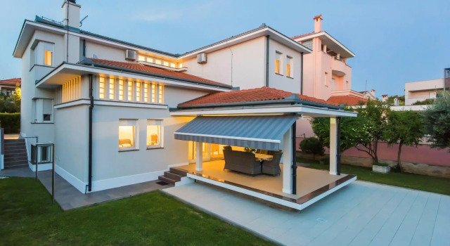 Seaside Villa in Zadar With Swimming Pool