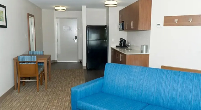 Двухместный люкс c 1 комнатой Holiday Inn Express Hotel & Suites Madison by IHG
