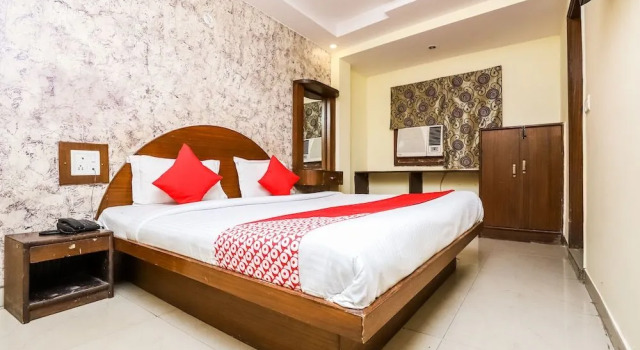OYO 9448 Hotel Karan Palace, Забронировать Отель Пахар-Ганж Нью-Дели, рядом с Железнодорожный вокзал Нью-Дели