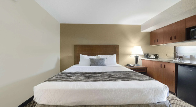 Четырёхместный номер Standard SureStay Plus Hotel by Best Western Rocklin