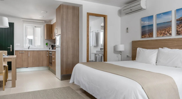 Студия с балконом White Sands Beach Club