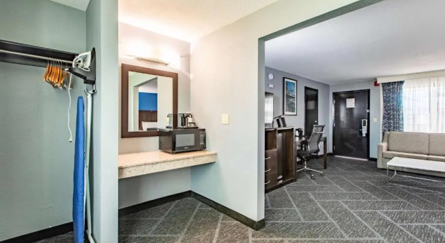 Двухместный номер Executive с видом на бассейн Best Western Rochester Hotel Mayo Clinic Area/ St. Marys