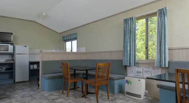 Бунгало Rainbow Pines Tourist Caravan Park
