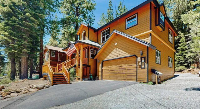 Коттедж 4BR House w/ Hot Tub & Expansive Deck
